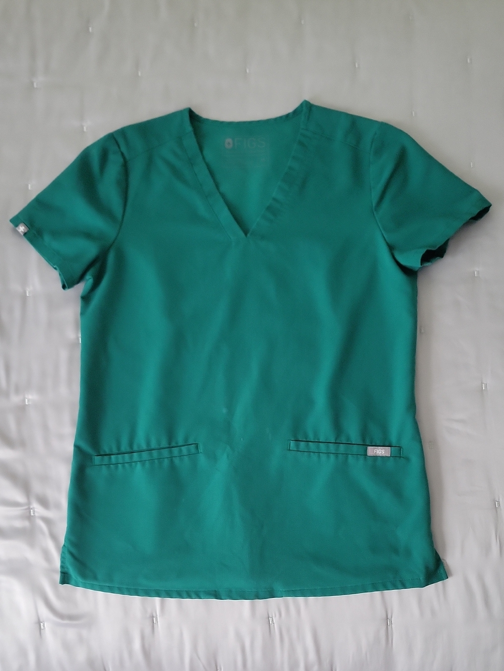 FIGS Women's V-Neck Casma Scrub Top in Green XS